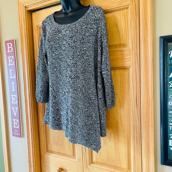 New York and company asymmetrical sweater XL - Picture 3 of 3